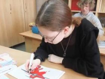 Школьники Таганрога принимают активное участие в акции «Всей семьей пишем письмо солдату»