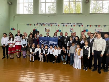 В Багаевском районе при поддержке «Единой России» провели концерт «Мы едины» и высадили деревья в сельской школе