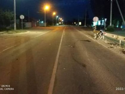 В Ростовской области пьяный подросток на мотоцикле попал в ДТП, пострадал его пассажир
