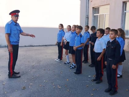 Юные казачата Таганрога изучают основы военной службы