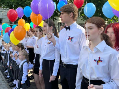 Для выпускников Ростовской области прозвенел последний звонок