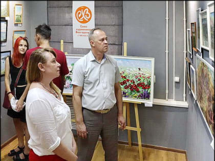 В Центре «Берегиня» открылась новая художественная выставка, посвящённая Дню города