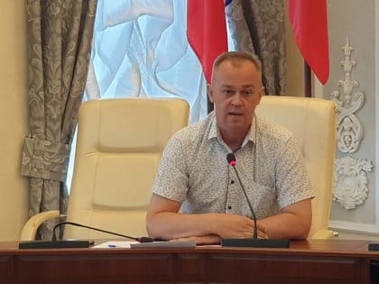 Голодный был: зампред Думы Игорь Батлуков выяснил путем слежки, почему водитель зерновоза нарушил правила