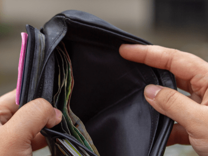 ЖИТЕЛЬНИЦА БЕЛОКАЛИТВИНСКОГО РАЙОНА ПОТЕРЯЛА ЧЕТВЕРТЬ МИЛЛИОНА РУБЛЕЙ, СКАЧАВ ПРИЛОЖЕНИЕ