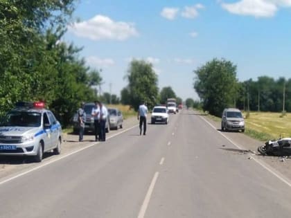 На Мариупольском шоссе Таганрога погибли мотоциклист с девушкой