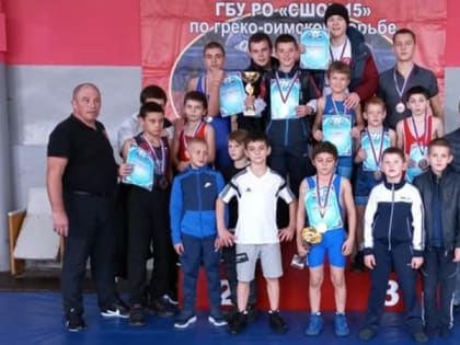 Новочеркасские борцы завоевали 14 медалей на открытом юношеском первенстве в Шахтах