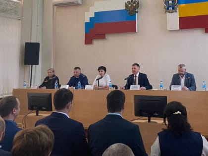 Депутат Валерий Шевченко заслушал отчет главы администрации Семикаракорска о работе во второй половине 2022 года