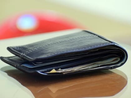 В Новочеркасске мужчина пошел в гости и украл у знакомого деньги