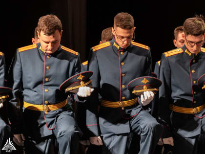 В Таганроге 13 кадровых офицеров выпустили из Военного учебного центра при ЮФУ