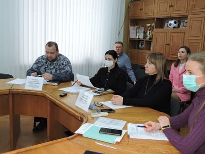 Предприятия в Шахтах работают, рабочие места сохранены, продовольствия достаточно