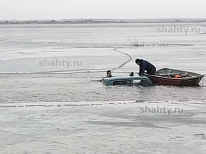 Утонул рыбак, провалившись под лед с автомобилем «Нива» в Ростовской области