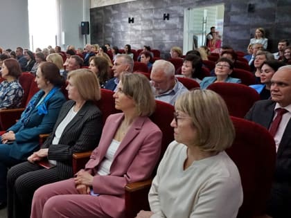 В Таганроге поздравили муниципальных служащих и представителей КТОСов