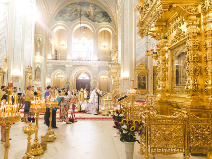 В 4-ю Неделю по Пятидесятнице Глава митрополии совершил Божественную литургию в кафедральном соборе Рождества Пресвятой Богородицы г. Ростова-на-Дону