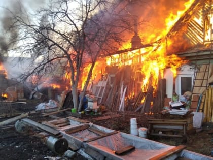 В Азовском районе в пожаре погибли два человека