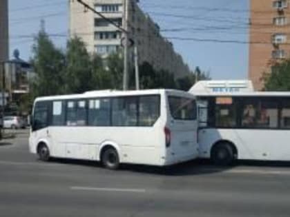 На Северном в Ростове в аварии с двумя автобусами пострадала пассажирка