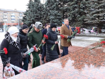 В канун Дня защитника Отечества шахтинцы возложили цветы