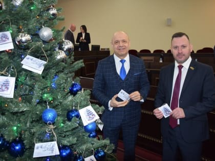 Подарки уже в пути: сезон исполнения новогодних, детских желаний открыли депутаты городской Думы города Шахты