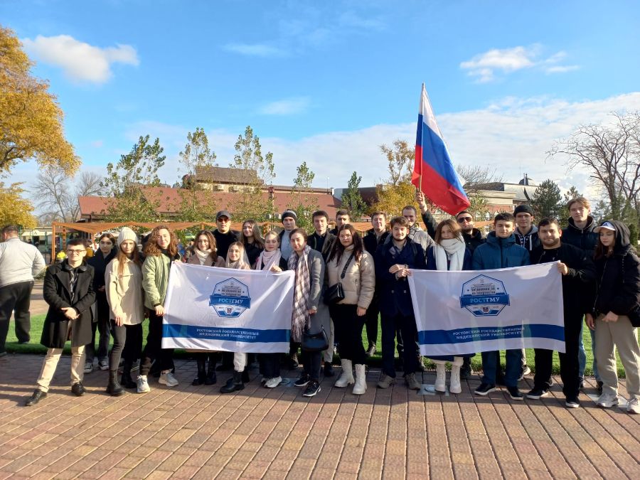 Студенты участвуют в патриотической акции. Патриотические даты ноябрь.