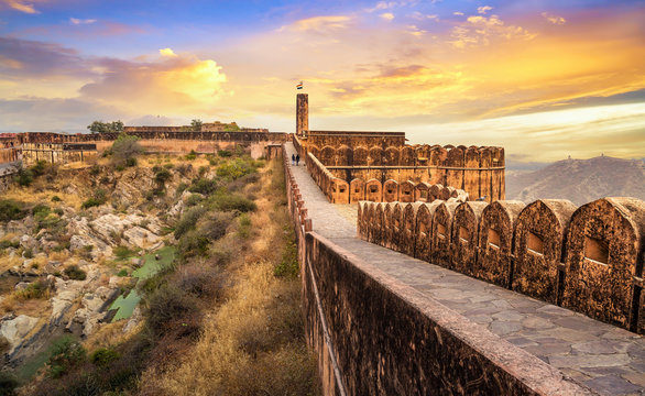 <p>Jaigarh Fort</p>