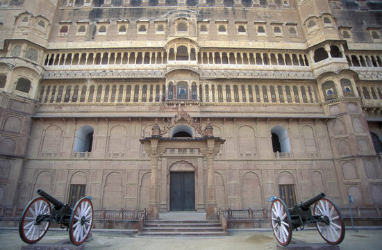 <p>Prachina Museum</p>