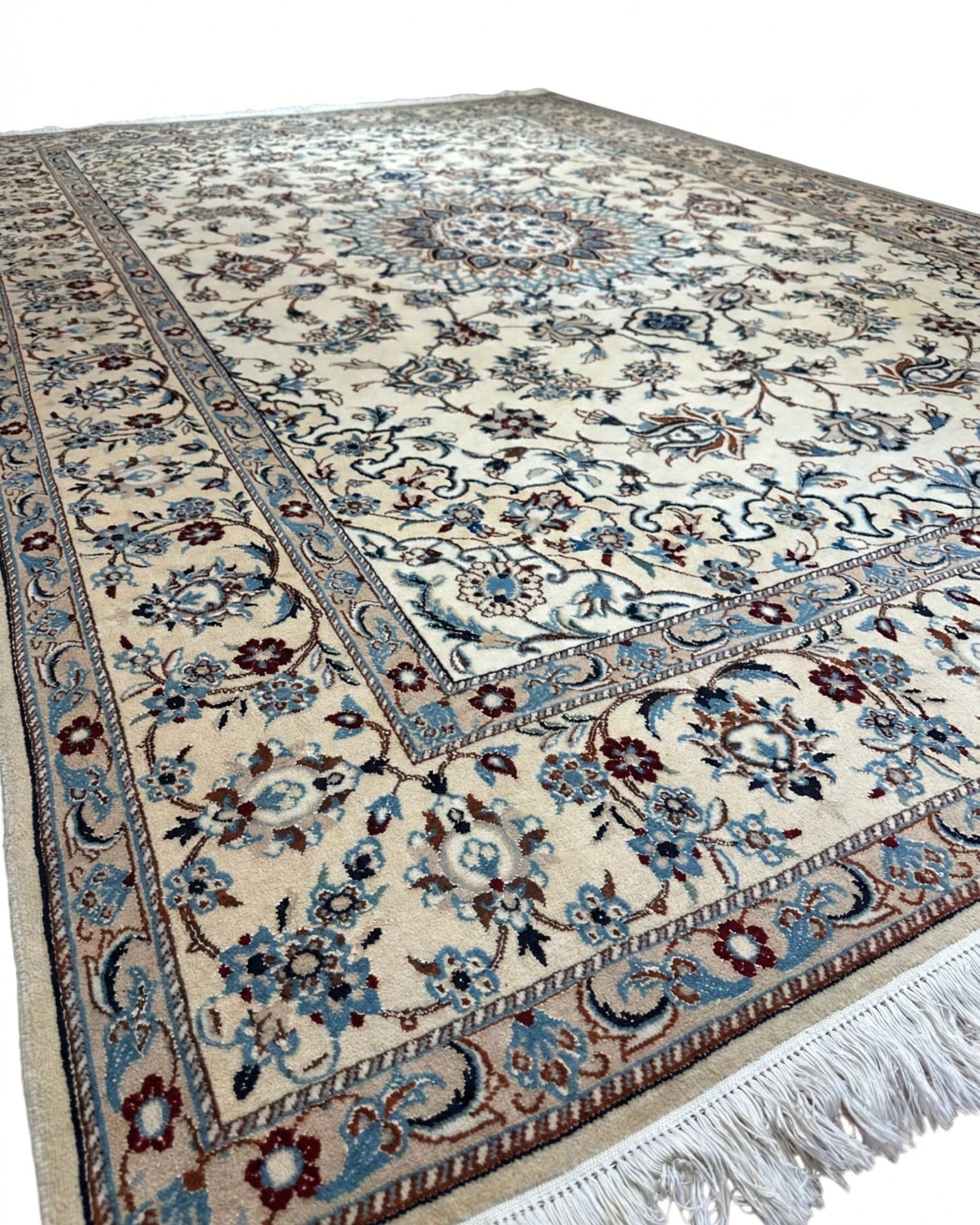 Nain Floral Medallion, Nain persian rug, in ivory, Silk & Wool, 213x305 cm, Nasim Carpets Malaysia — view 3
