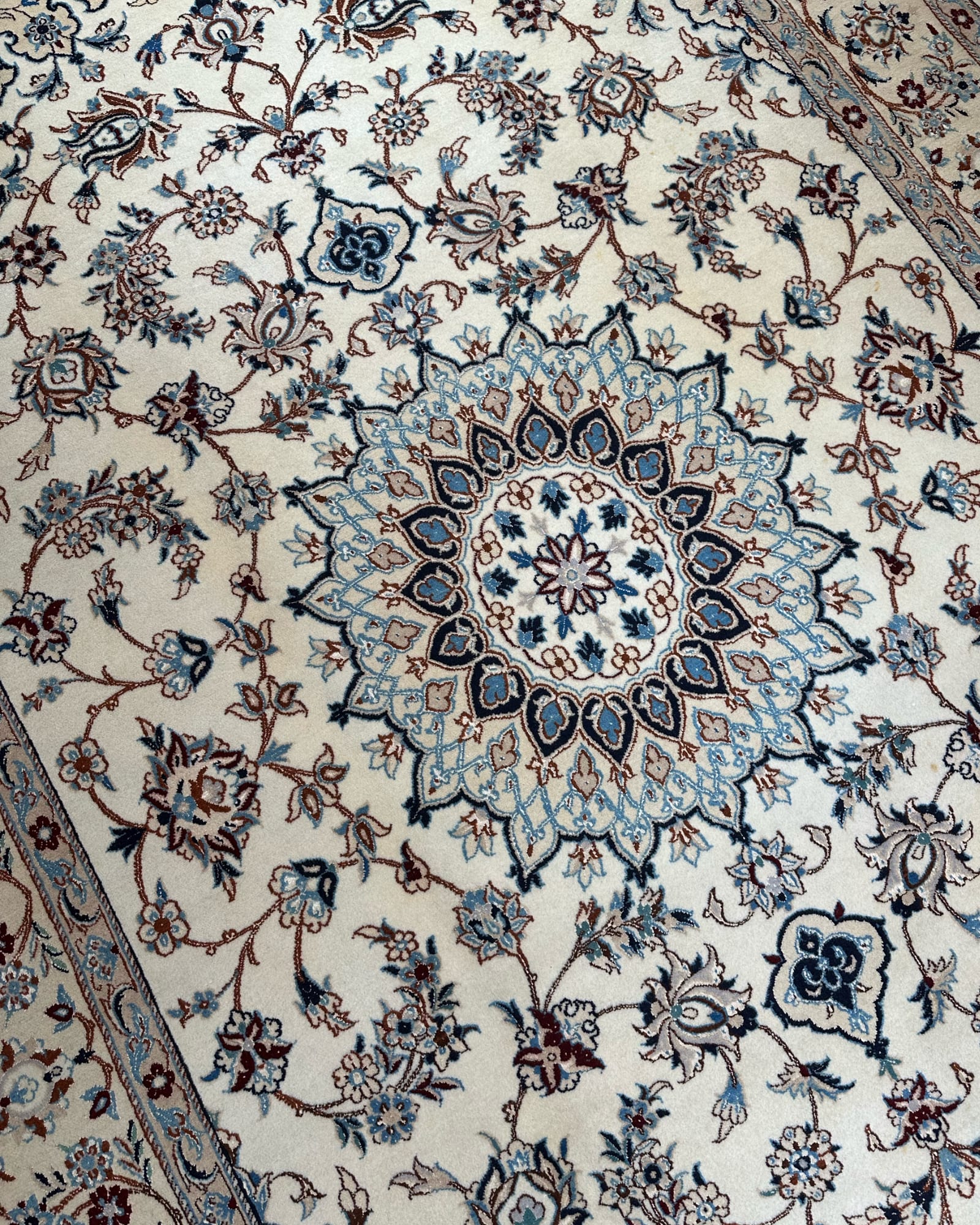 Nain Floral Medallion, Nain persian rug, in ivory, Silk & Wool, 213x305 cm, Nasim Carpets Malaysia — view 2