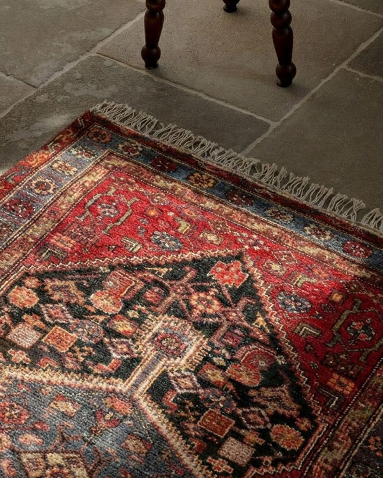 Vintage Zenjan (Hamadan) Tribal Medallion, Hamadan tribal rug, in red, Wool, 213x121 cm, Nasim Carpets Malaysia — view 2