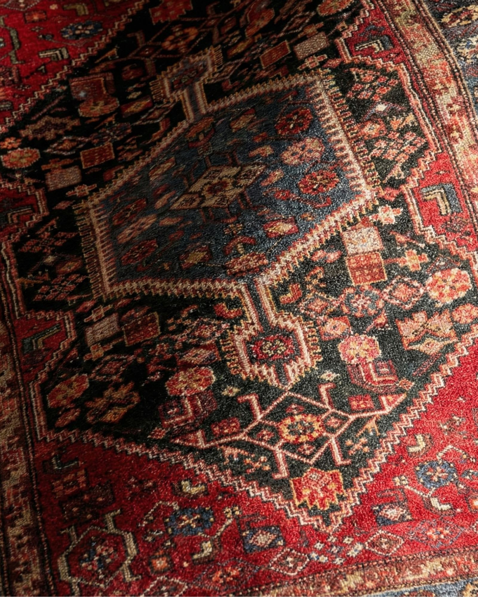 Vintage Zenjan (Hamadan) Tribal Medallion, Hamadan tribal rug, in red, Wool, 213x121 cm, Nasim Carpets Malaysia — view 3