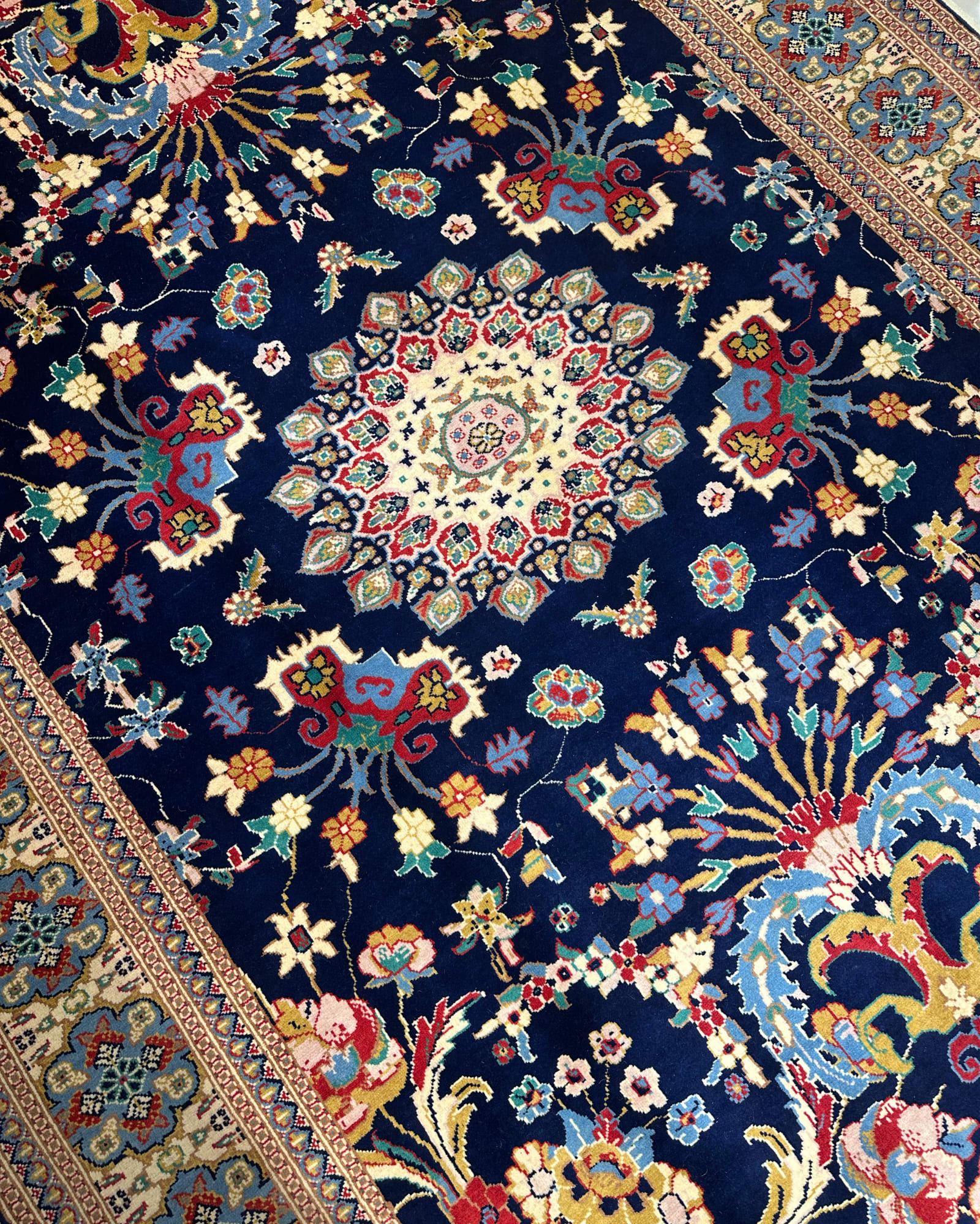 Isfahan Shah Abbasi Floral Medallion , Isfahan persian rug, in navy blue, Wool, 213x305 cm, Nasim Carpets Malaysia — view 2
