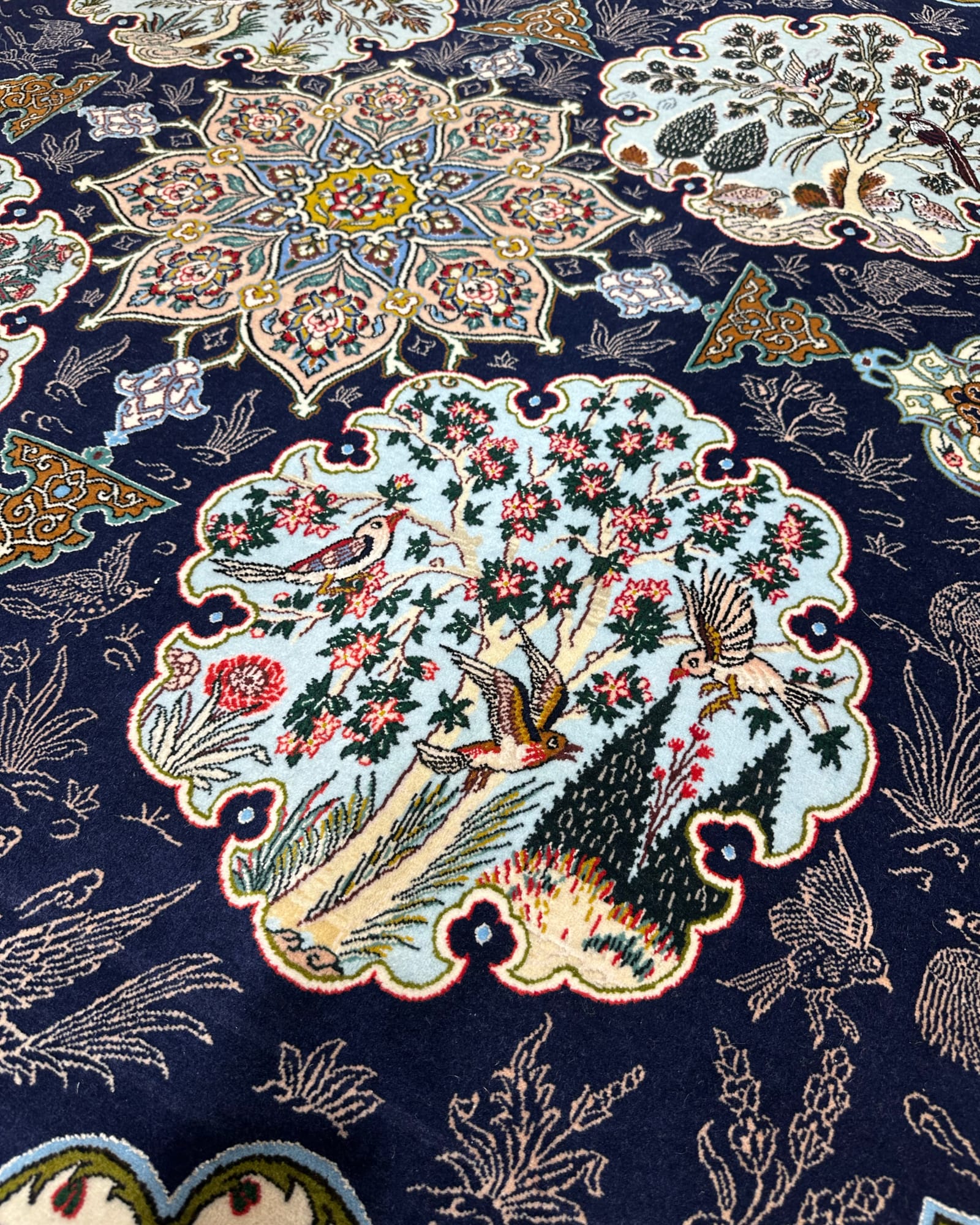 Isfahan Tree & Bird Medallion, Isfahan persian rug, in navy blue, Silk & Wool, 213x305 cm, Nasim Carpets Malaysia — view 4