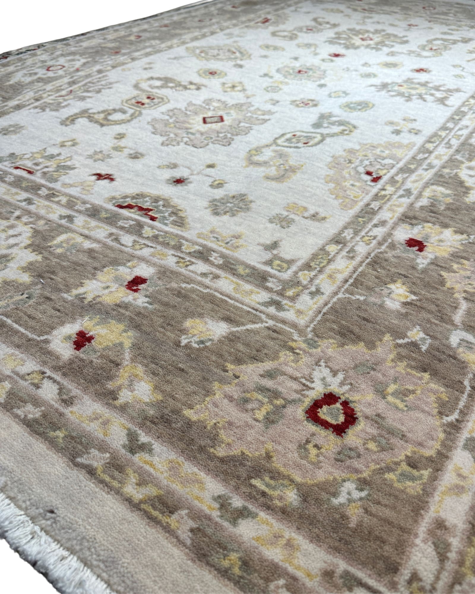 Oushak-Style Ivory & Taupe Floral, Turkey collector-sale rug, in ivory, Wool, 121x182 cm, Nasim Carpets Malaysia — view 4