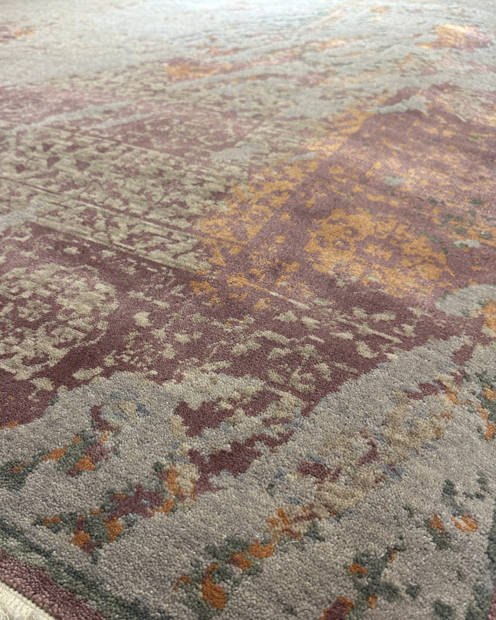 Modern Distressed Rust Abstract, Turkey collector-sale rug, in ivory, Wool, 152x213 cm, Nasim Carpets Malaysia — view 5