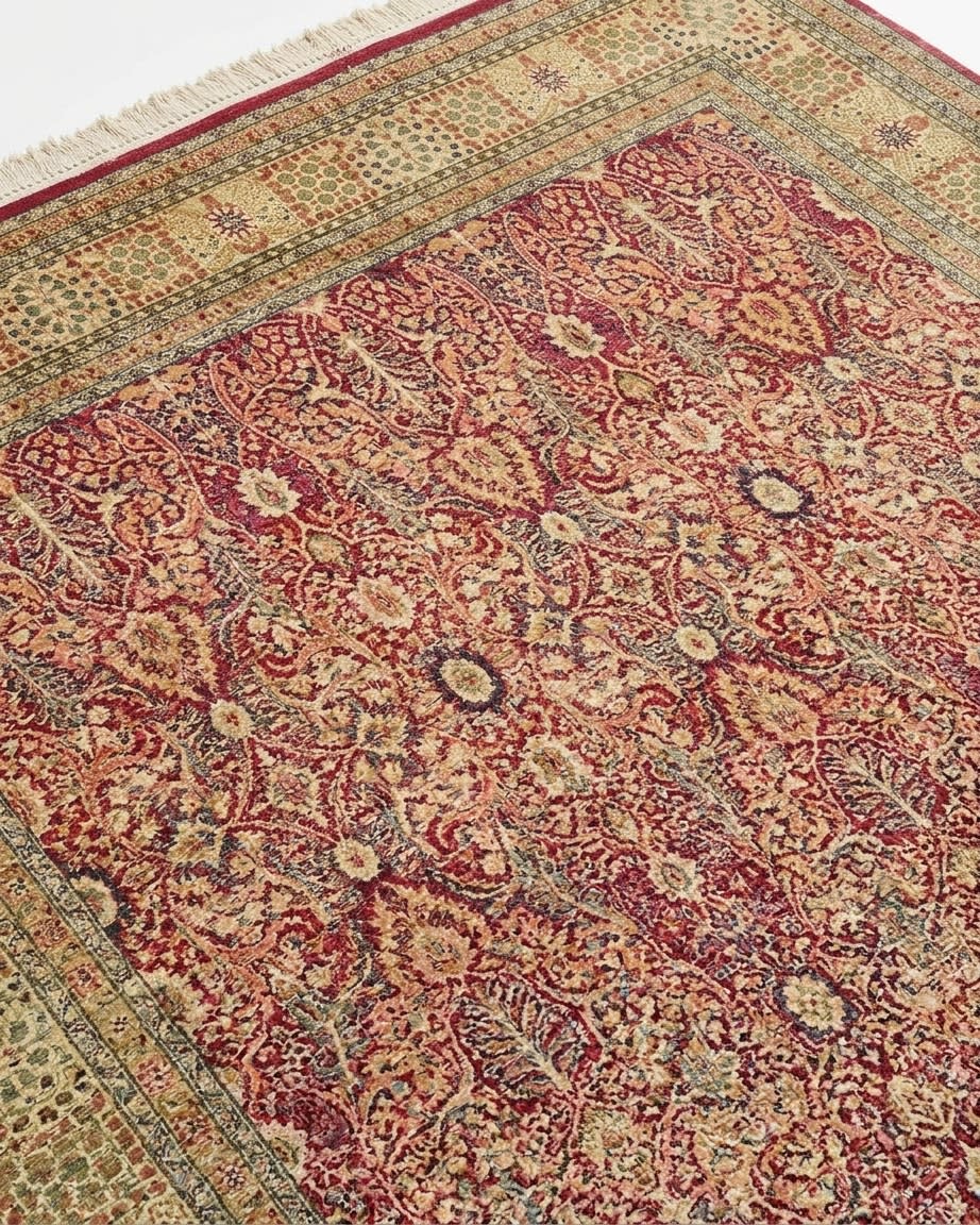 Lahore Millefleur Red, Lahore, Pakistan persian rug, in madder red, Wool, 274x378 cm, Nasim Carpets Malaysia — view 3