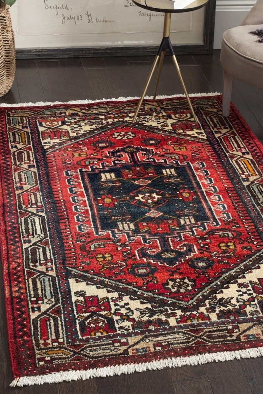 Hamadan Stepped Medallion Red, Hamadan, Iran tribal rug, in madder red, Wool, 91x152 cm, Nasim Carpets Malaysia — view 2