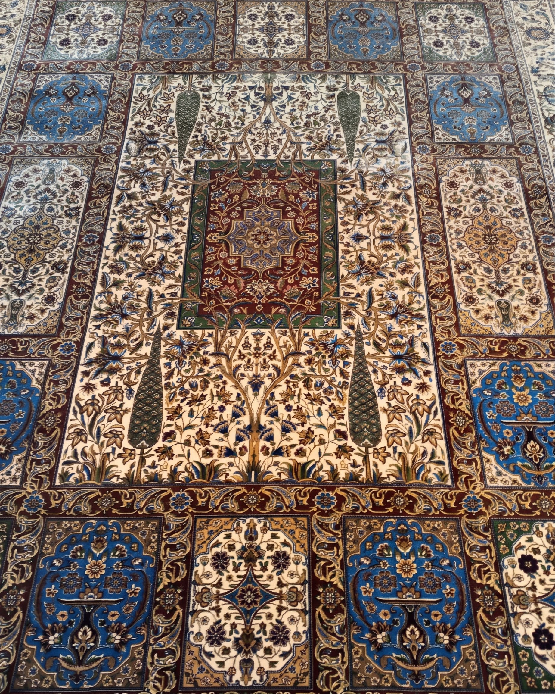 Bakhtiari Compartment Garden Ivory, Bakhtiari, Iran bespoke rug, in ivory, Viscose, 91x152 cm, Nasim Carpets Malaysia — view 3
