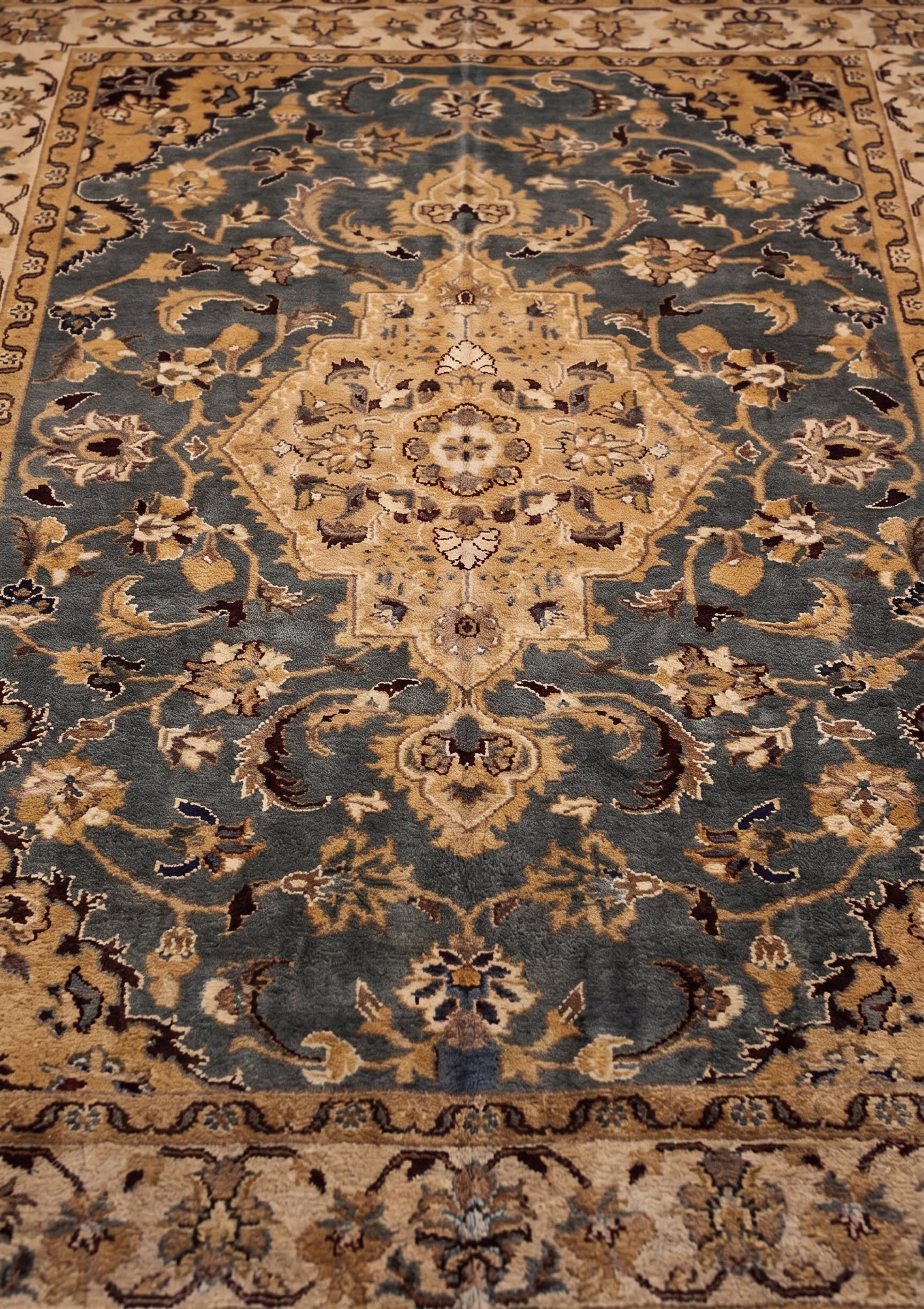 Agra Medallion Floral Slate, Agra, India persian rug, in slate grey, Wool, 152x198 cm, Nasim Carpets Malaysia — view 3