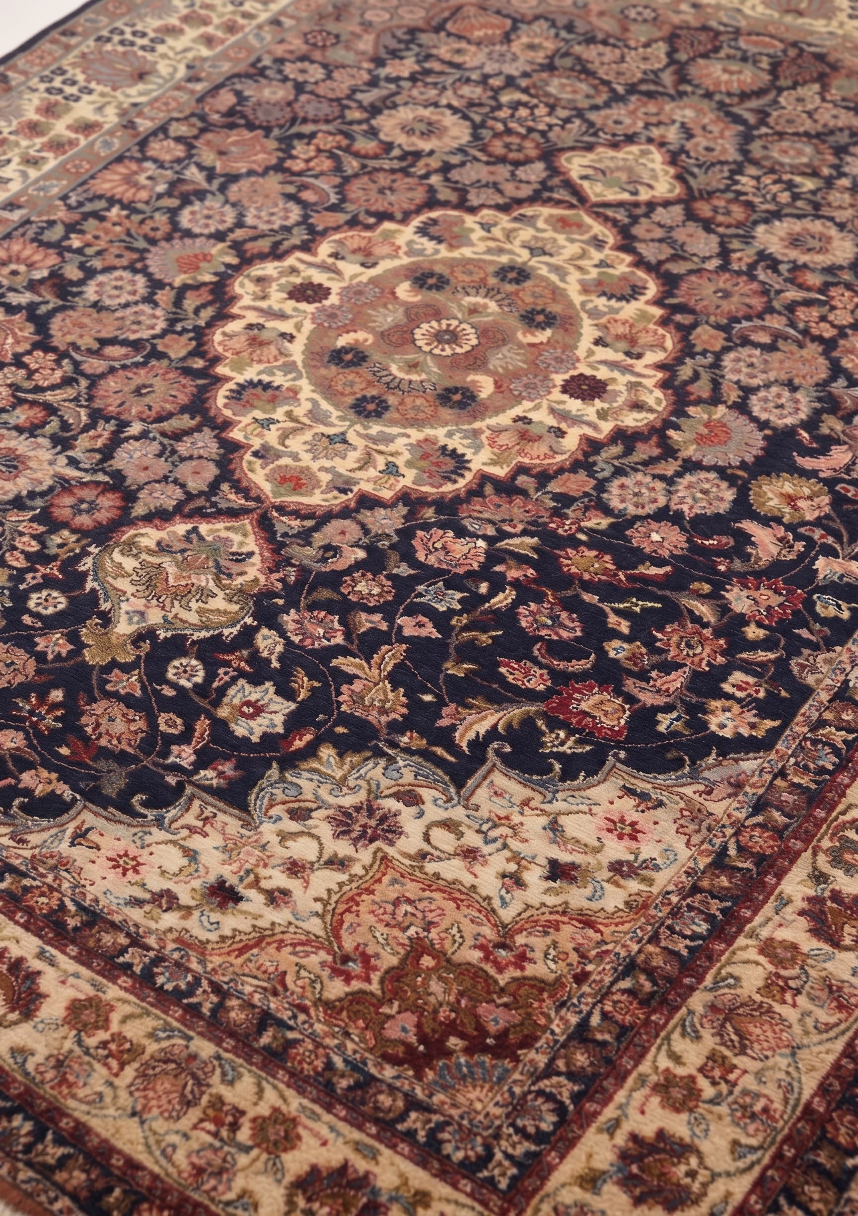 Pakistani Medallion Floral Navy, Pakistan persian rug, in midnight navy, Wool, 140x213 cm, Nasim Carpets Malaysia — view 3