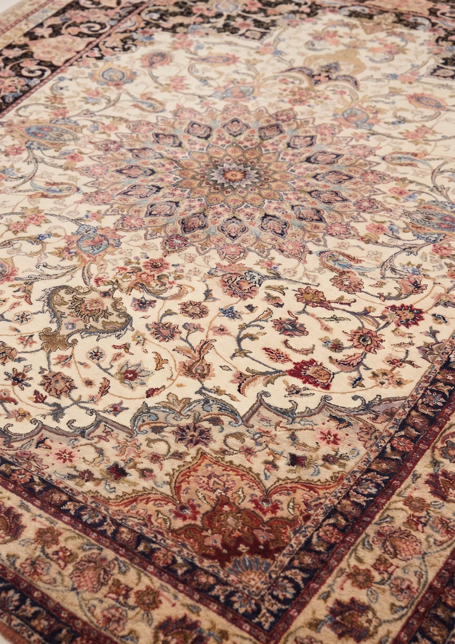 Tabriz Medallion Floral Ivory Black, Tabriz, Iran bespoke rug, in ivory cream, Jute, 91x152 cm, Nasim Carpets Malaysia — view 3
