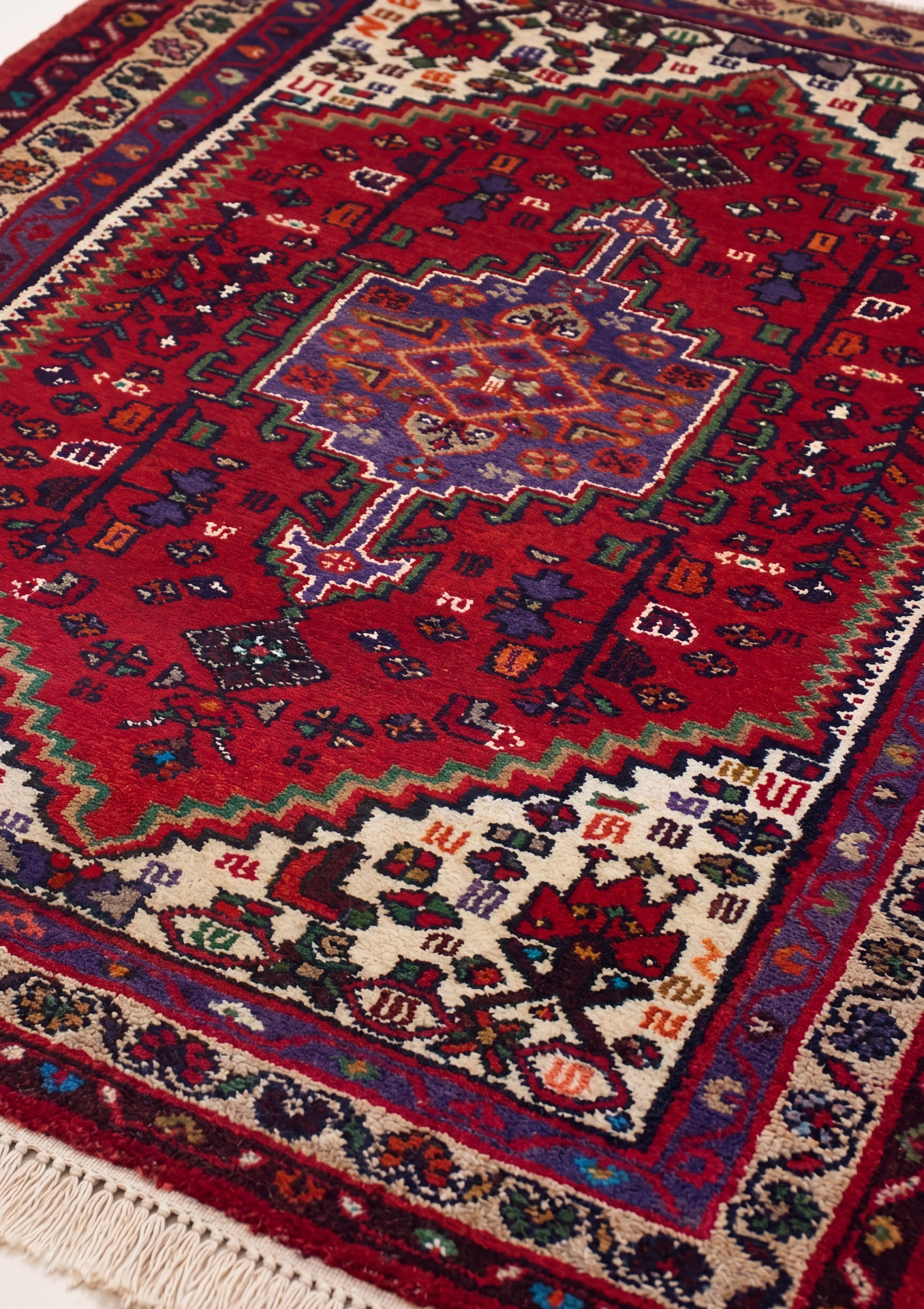 Hamadan Medallion Red Blue, Hamadan tribal rug, in madder red, Wool, 91x152 cm, Nasim Carpets Malaysia — view 3