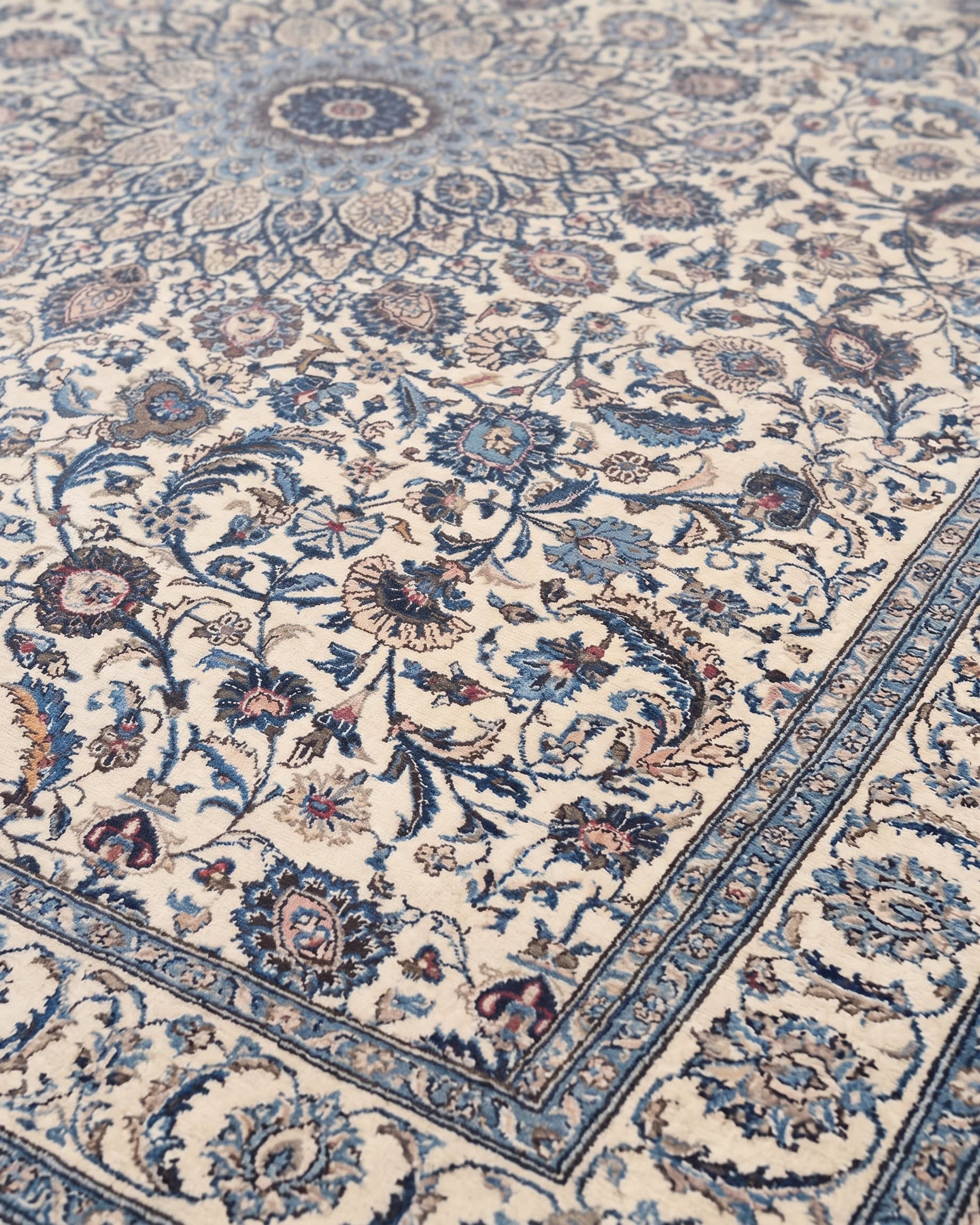 Nain Medallion Ivory Blue, Nain, Isfahan Province, Iran persian rug, in antique ivory, Wool, 305x396, Nasim Carpets Malaysia — view 3