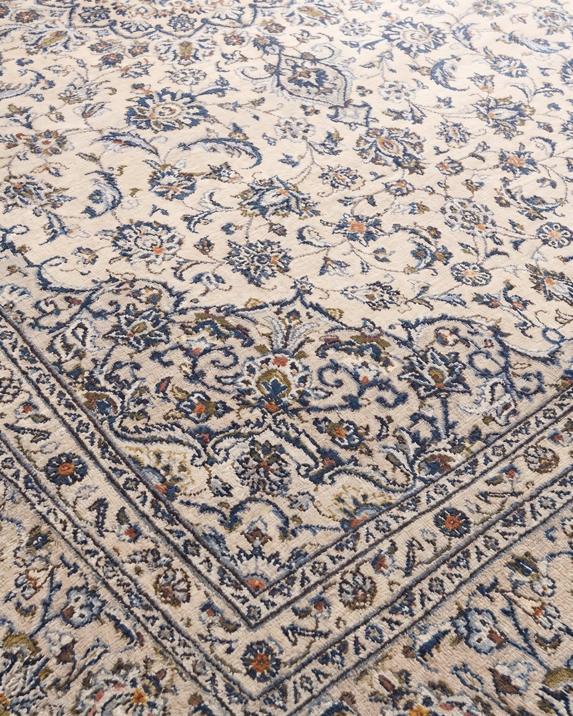 Kashan Medallion Ivory, Kashan, Iran persian rug, in antique ivory, Wool, 195x290, Nasim Carpets Malaysia — view 3
