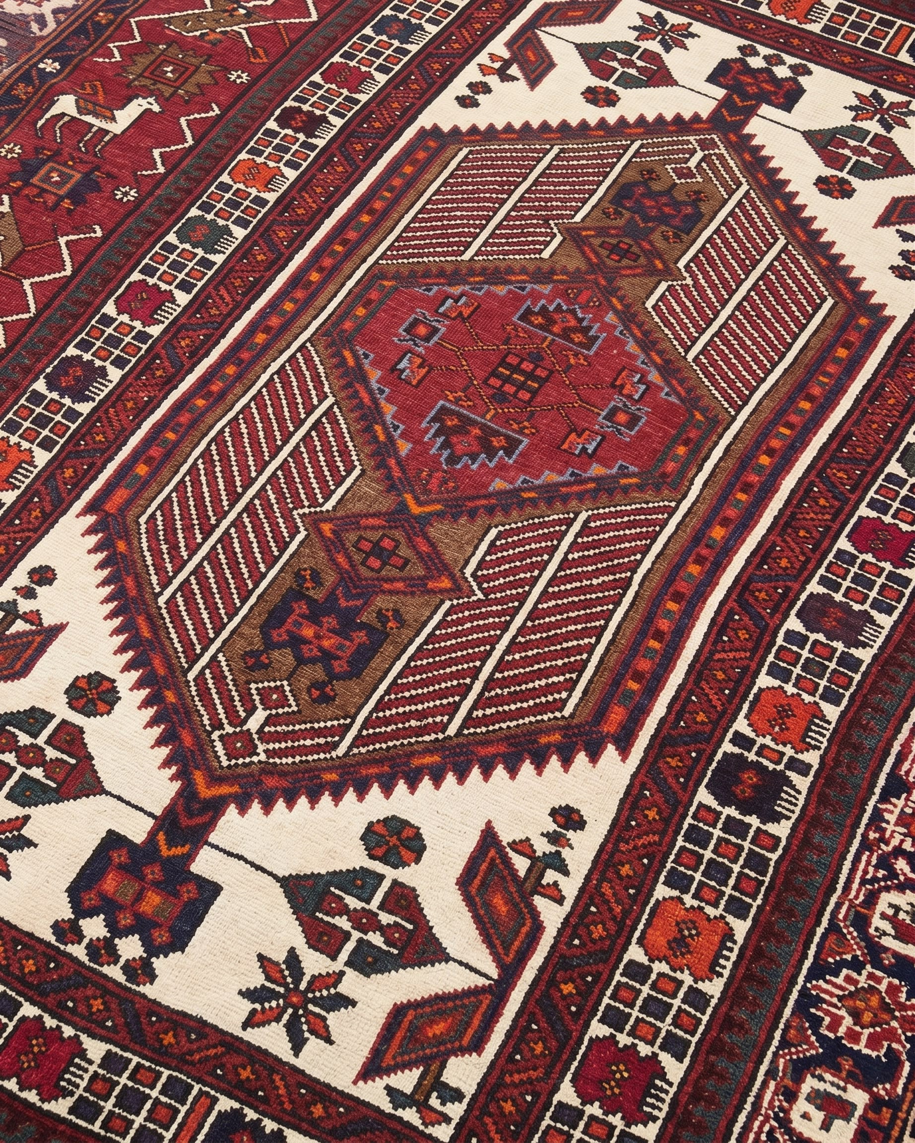 Hamadan Medallion Ivory, Hamadan Region, Iran tribal rug, in ivory, Wool, 91x158, Nasim Carpets Malaysia — view 3