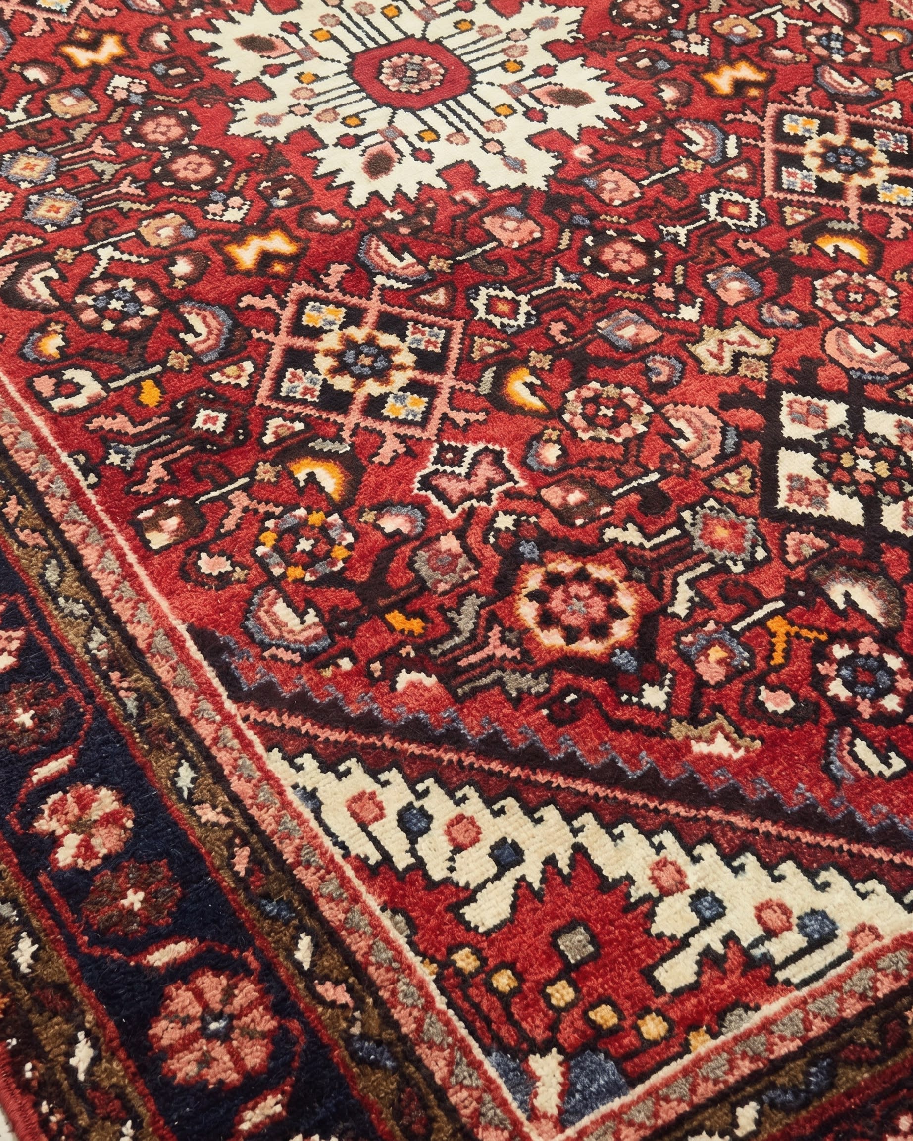 Hamedan Medallion Red, Hamedan, Iran tribal rug, in madder red, Wool, 104x171, Nasim Carpets Malaysia — view 3
