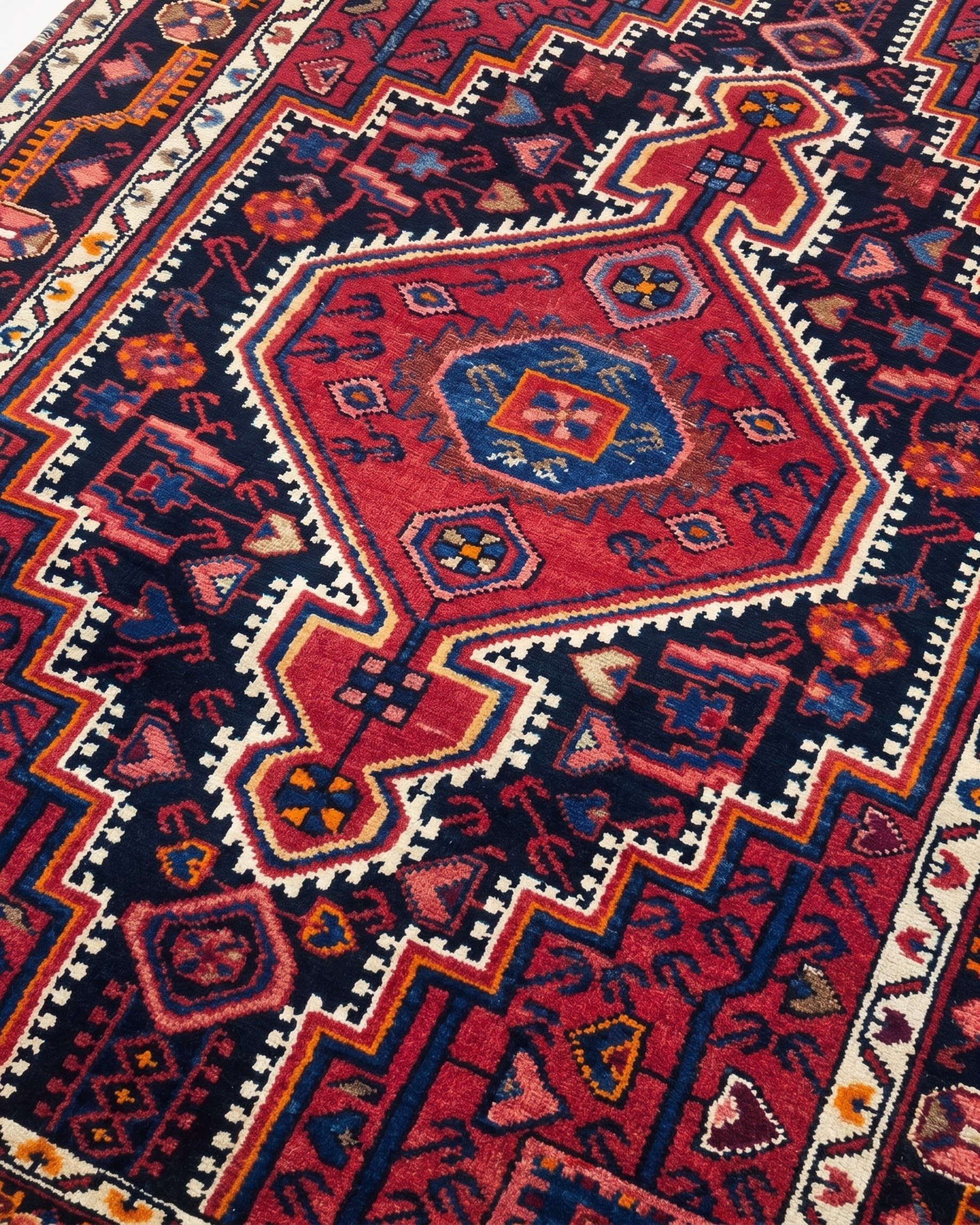 Qashqai Medallion Crimson, Qashqai, Fars Province, Iran tribal rug, in crimson red, Wool, 113x171, Nasim Carpets Malaysia — view 3