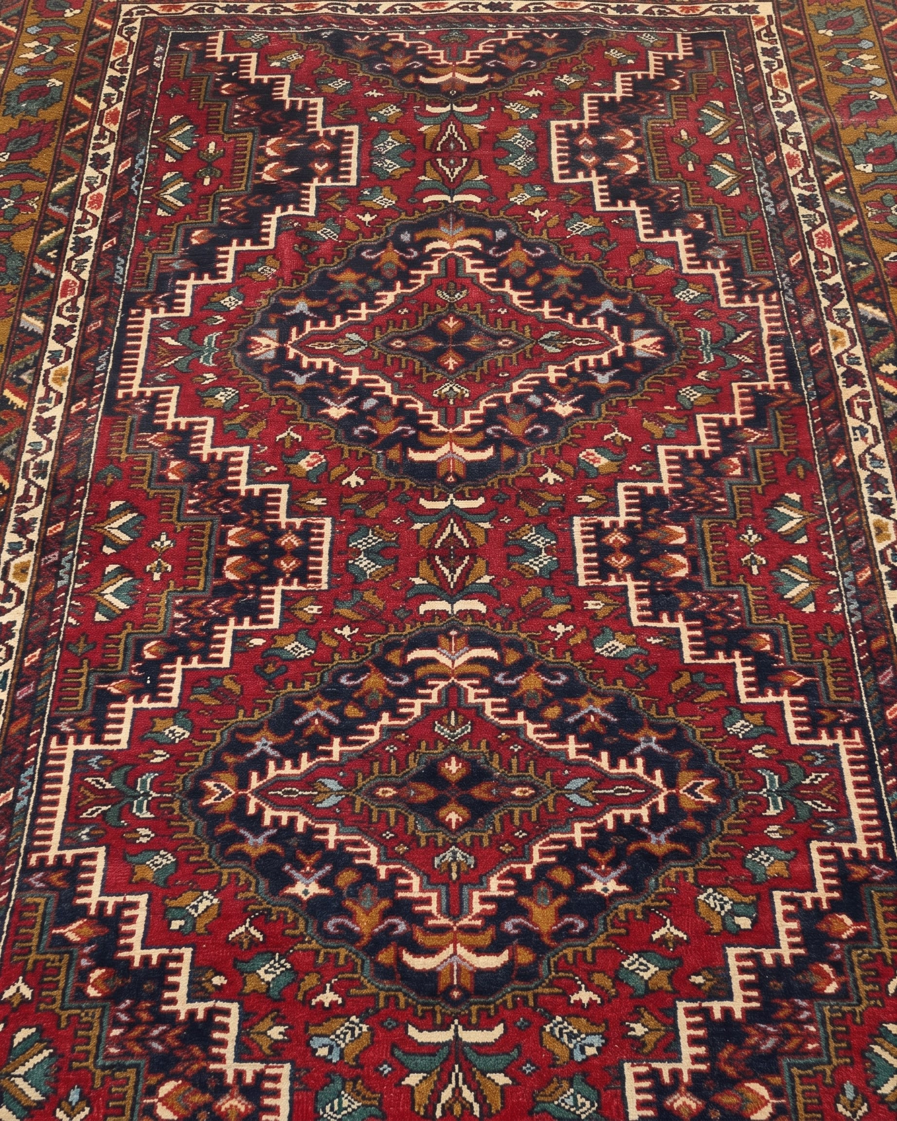Qashqai Medallion Chain Red, Qashqai, Fars Province, Iran tribal rug, in madder red, Wool, 122x183, Nasim Carpets Malaysia — view 3