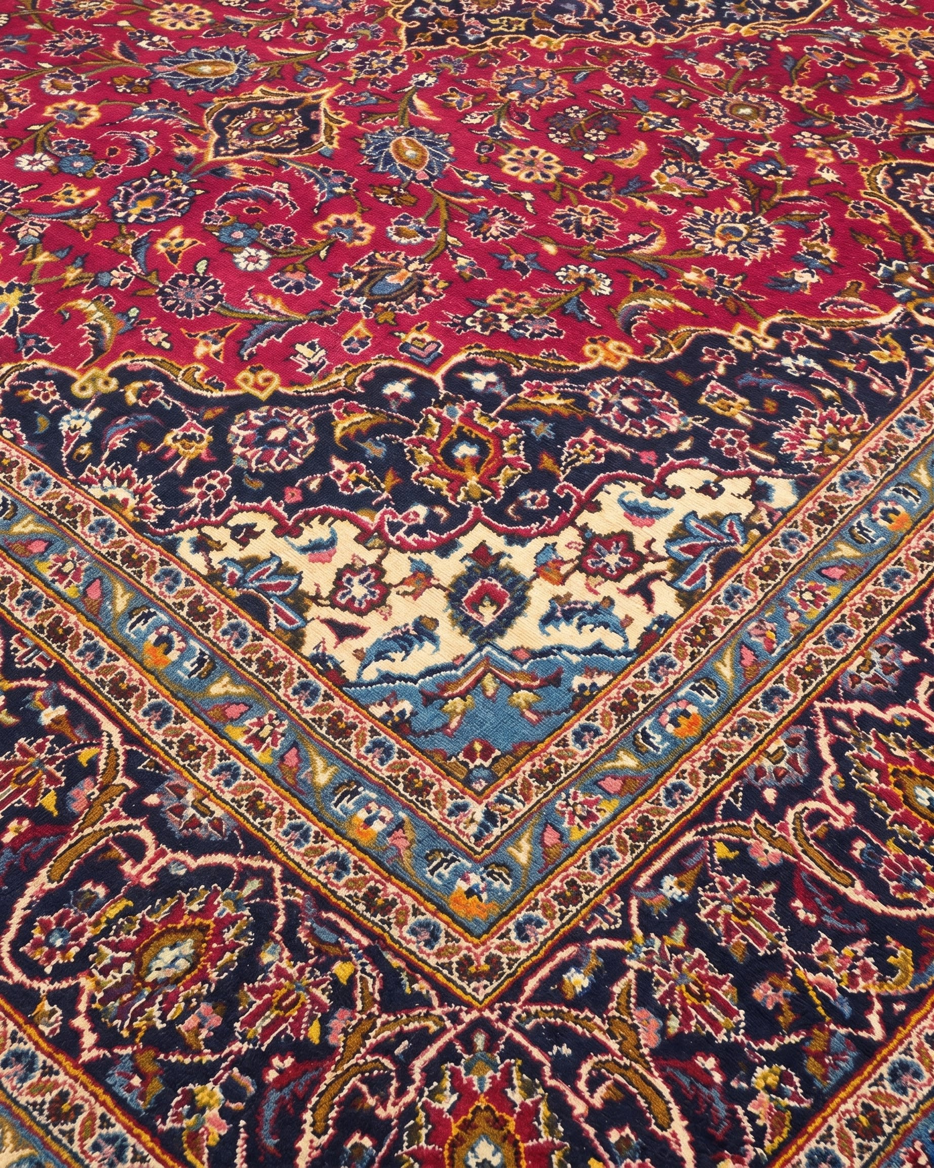 Kashan Medallion Crimson, Kashan, Iran persian rug, in crimson red, Wool, 244x351, Nasim Carpets Malaysia — view 3