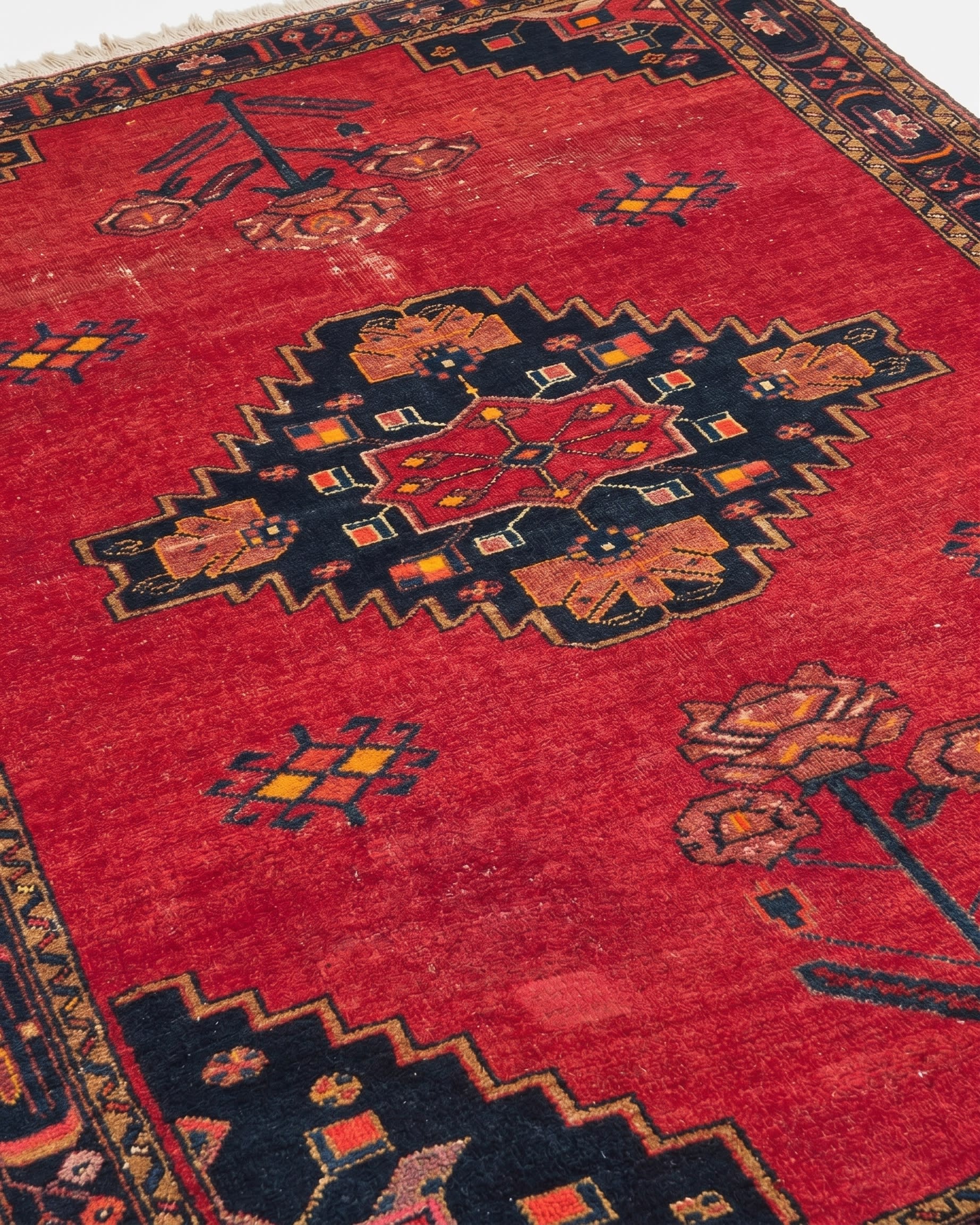 Hamadan Medallion Crimson, Hamadan, Iran tribal rug, in crimson red, Wool, 152x244, Nasim Carpets Malaysia — view 3