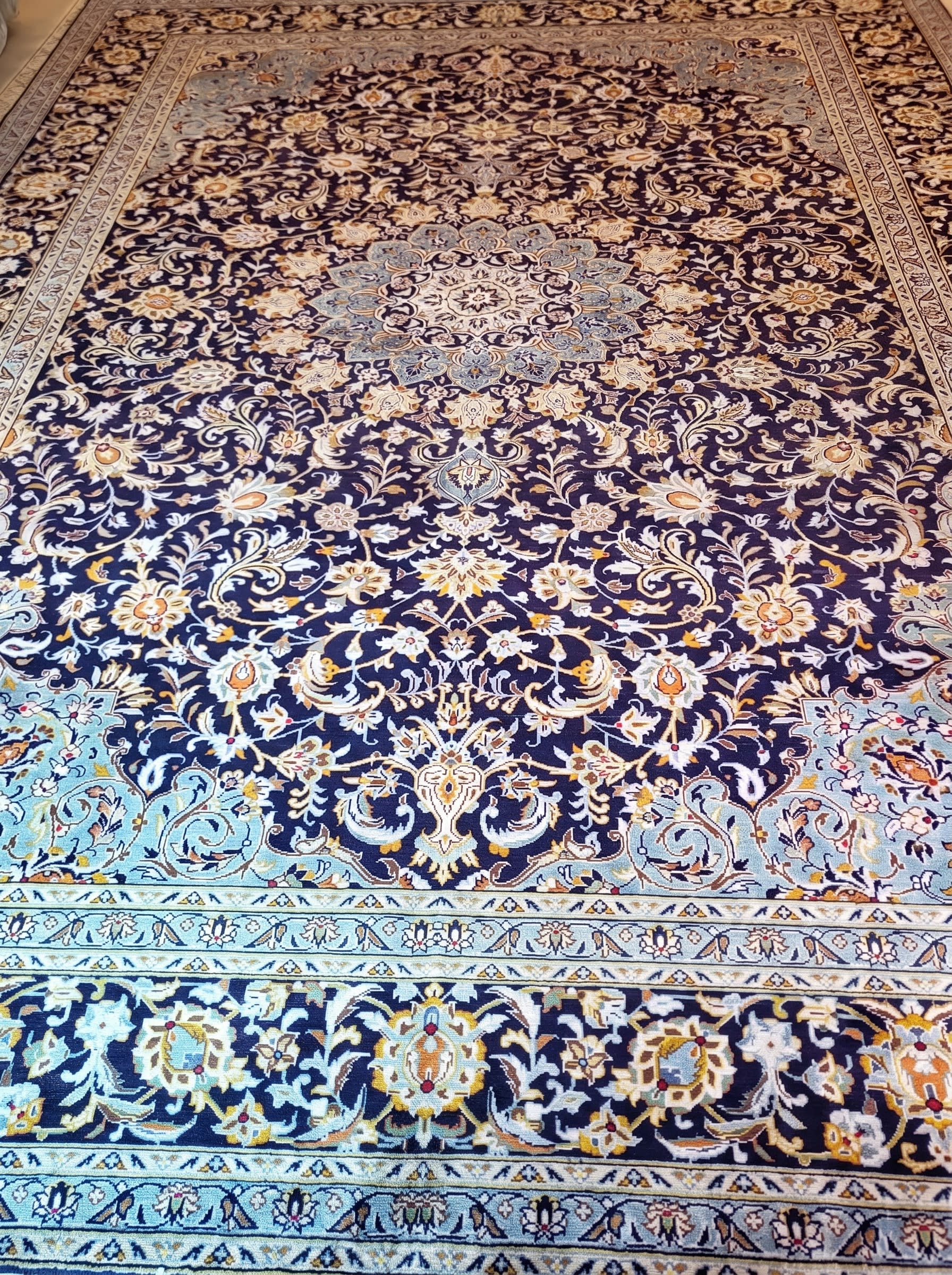 Kashan Medallion Navy, Kashan, Iran persian rug, in midnight navy, Wool, 311x411, Nasim Carpets Malaysia — view 3