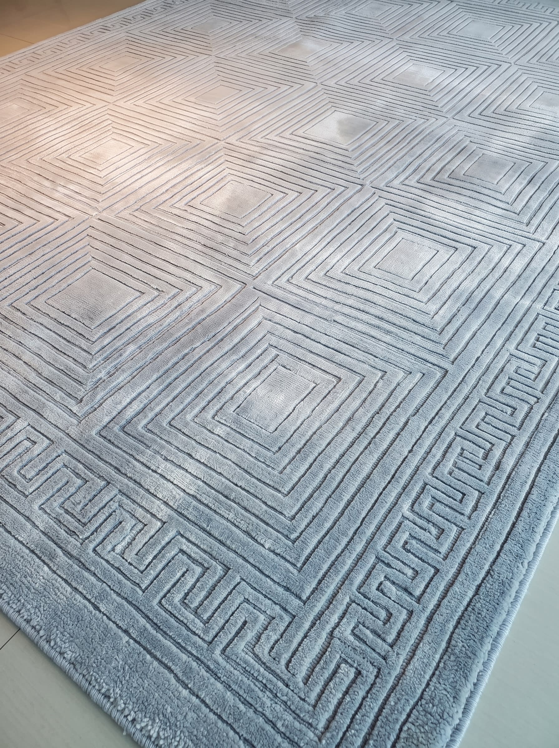 Contemporary Geometric Grid Silver Blue, Belgium / Turkey (Western European machine-made contemporary production) modern rug, in silver blue, Wool, 152x213 cm, Nasim Carpets Malaysia — view 3