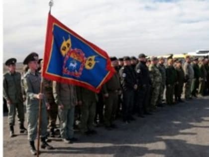 Казаки собираются для обучения на военном полигоне